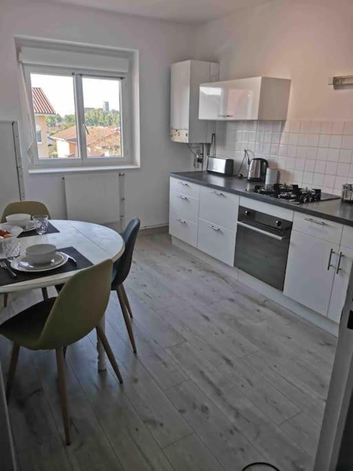 Charmant Appartement Au Calme Μπουργκ-αν-Μπρες Εξωτερικό φωτογραφία