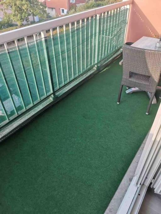 Charmant Appartement Au Calme Μπουργκ-αν-Μπρες Εξωτερικό φωτογραφία